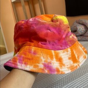 Reversible bucket hat
